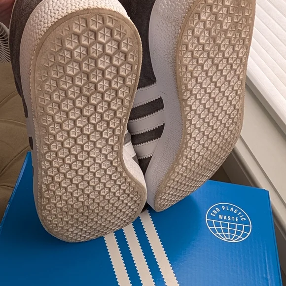 Adidas Gazelle Gray Sneakers MEN'S SIZE 7 - WOMEN'S SIZE 8 - Picture 6 of 10